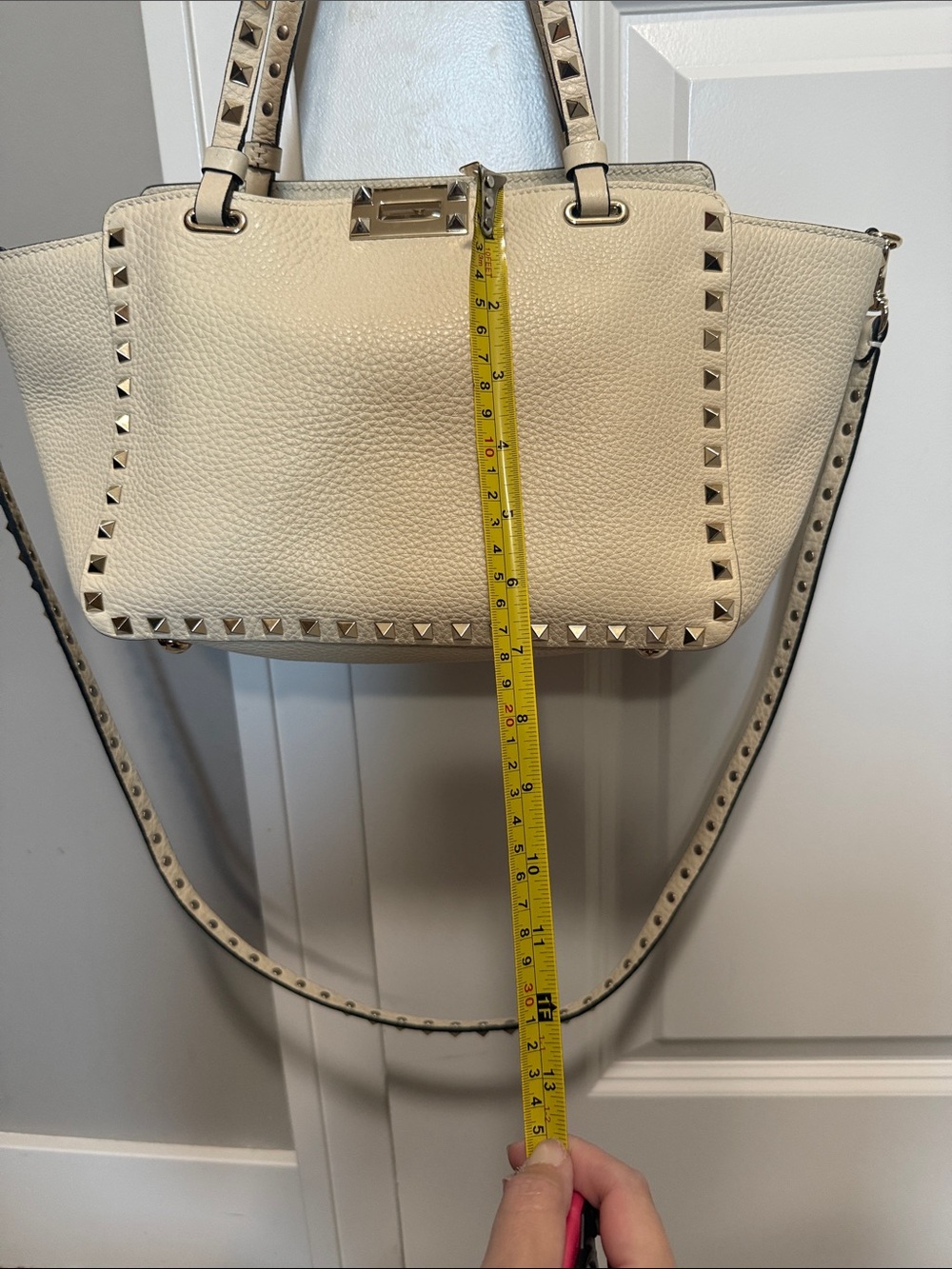 ***Last Call*Valentino Garavani Rockstud Ivory Leather Tote Shoulder Bag Studded - Picture 9 of 9